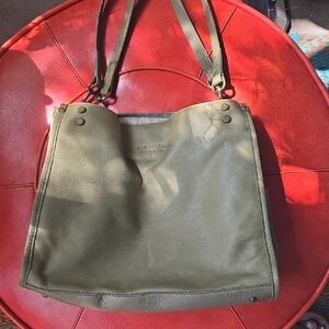 Green Shoulder Bag with Structured Design and Glossy Finish